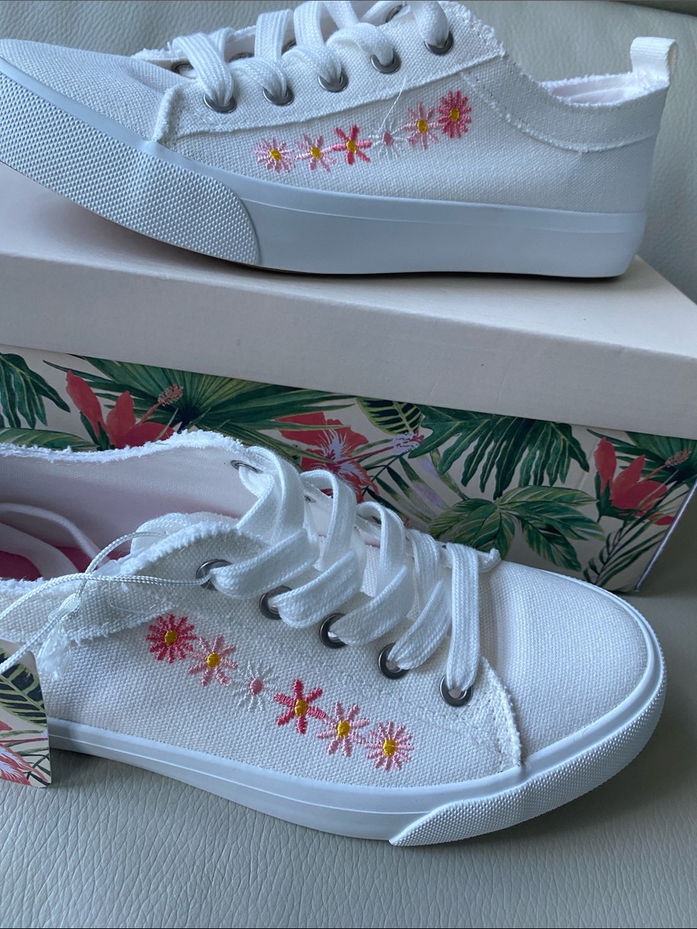 TOMMY BAHAMA sneakers - Picture 5 of 7